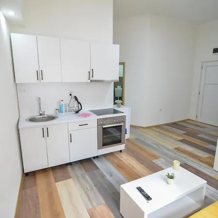 Block Apartment *